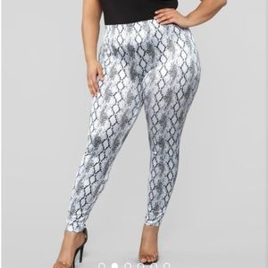 Plus size snake print leggings